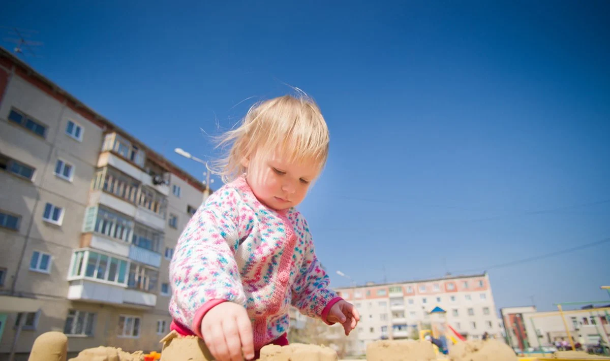 Mokslininkai: valgyti smėlį vaikams yra sveika